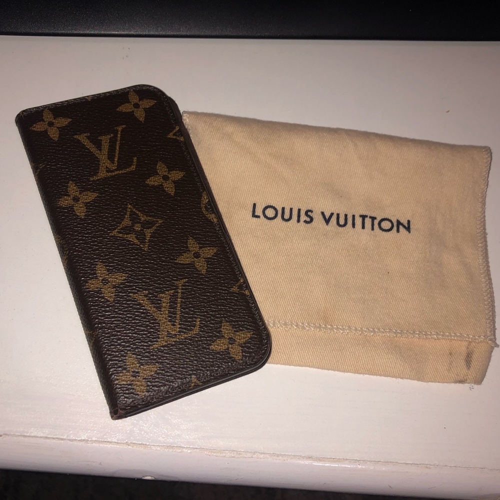 Authentic Louis Vuitton IPhone 6/6S Folio case LV